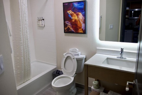 Candlewood Suites Harrisonburg image 10