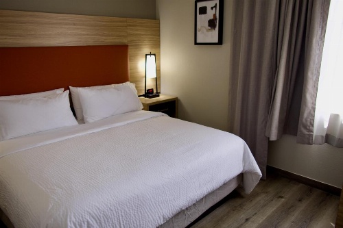 Candlewood Suites Harrisonburg image 2